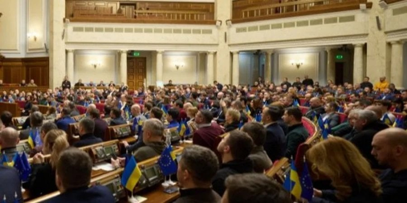 Документи на стіл. Рада підтримала законопроєкт про розширення податкових перевірок