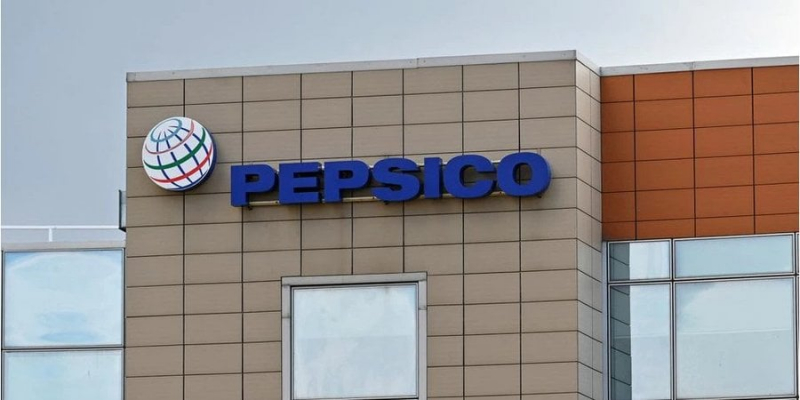 Годують окупантів. PepsiCo, Mars і Mondelez наростили доходи в Росії — Bloomberg