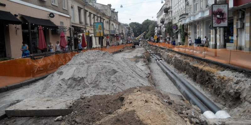 Водогін в Одесі. На тлі скандалів з витратами муніципалітетів, центральна влада направляє 360 млн гривень субвенцій на довгобуд