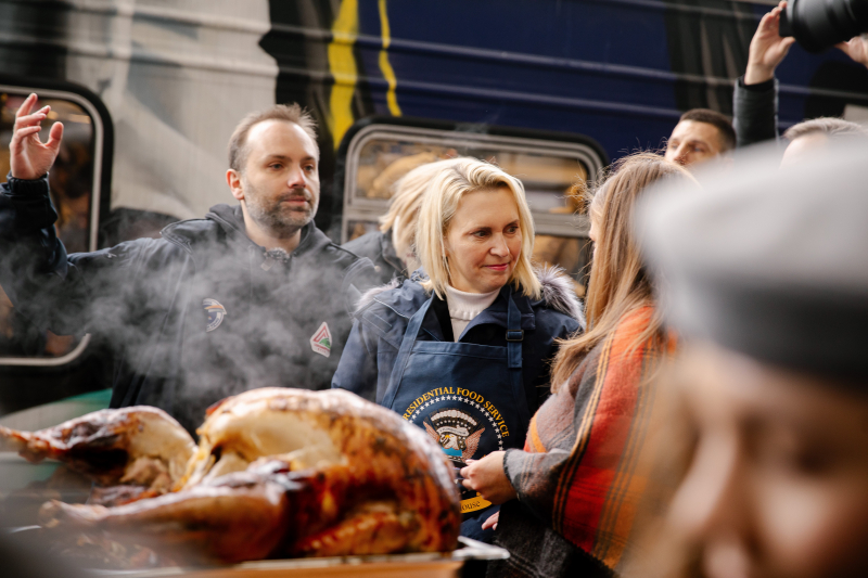 За підтримки Фонду Говарда Баффета. Поїзд-кухня Food Train вирушив у свій перший рейс — в Ізюм